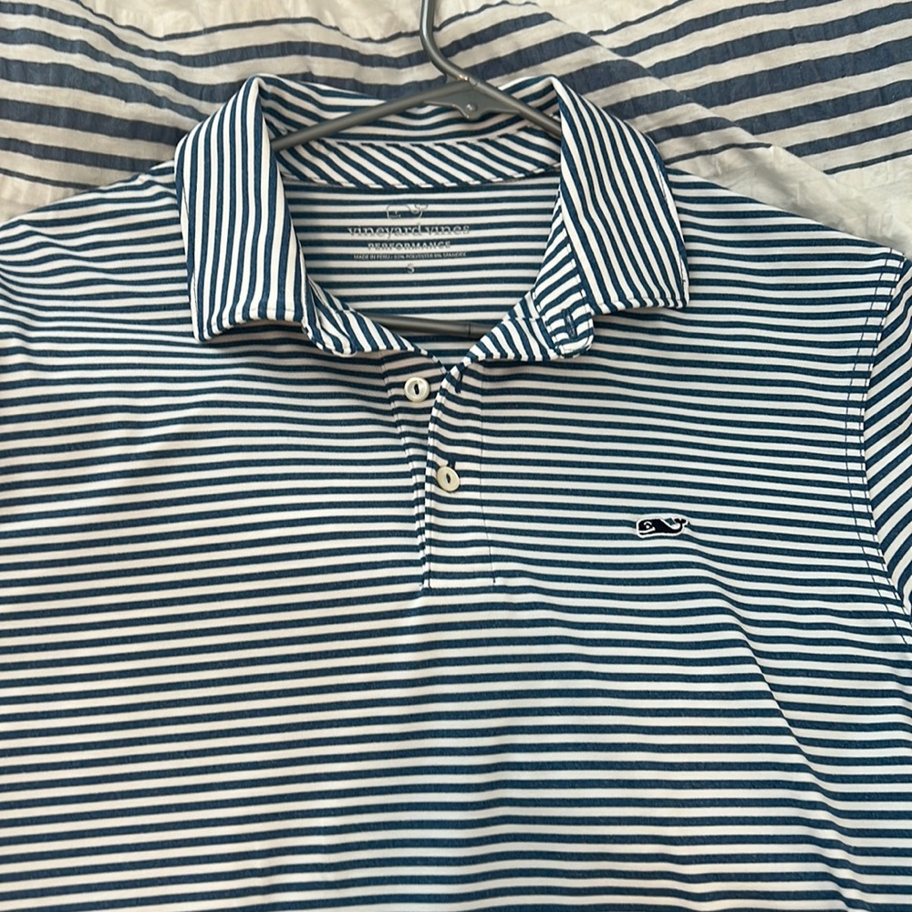 vineyard vines golf shirt, size small